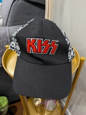 Kiss Vintage Black Cap with Red Embroidered Logo and Black-White Side Panels